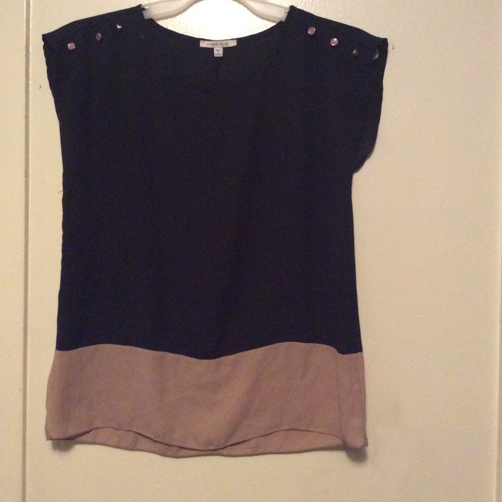 Women’s blouse🎀4 for 10$🎀